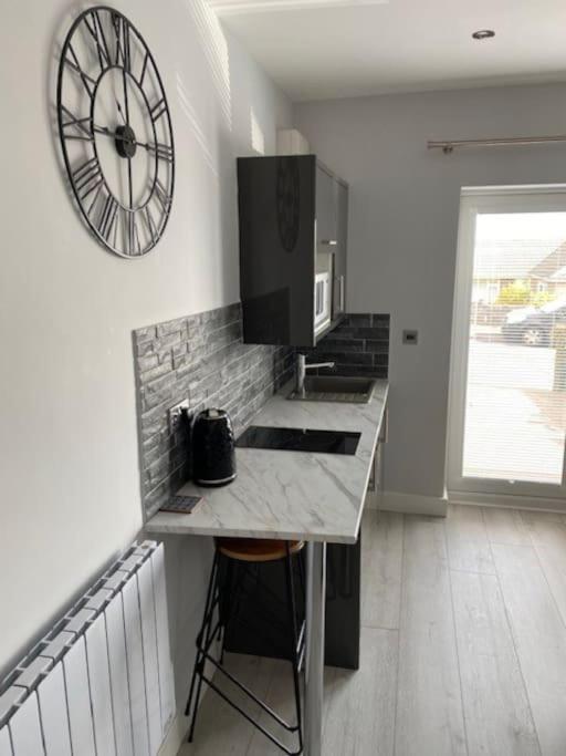 Luxury Mumbles View Studio Apartment 斯旺西 外观 照片